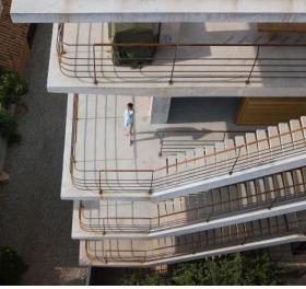 远眺海面的多米诺房子 / Taller de Arquitectura X / Alberto Kalach
