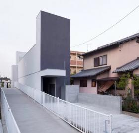 2.7米宽，17米长，日本建筑师设计最狭长住宅