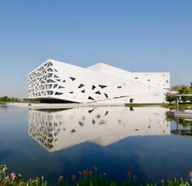 水面升腾起的巨龙 - 杭州余杭大剧院，浙江 / Henning Larsen