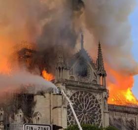 建筑师告诉你巴黎圣母院烧掉了什么