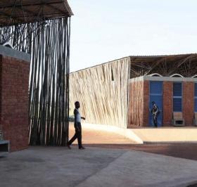 中央共享庭院 ——肖尔格中学 / Kéré Architecture