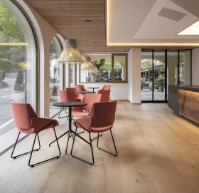 老空间的新生 - ZENTRAL咖啡餐厅，意大利 / Messner Architects
