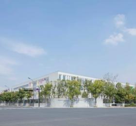 一个新的小学设计，颠覆了以往的印象，层次、结构更丰...