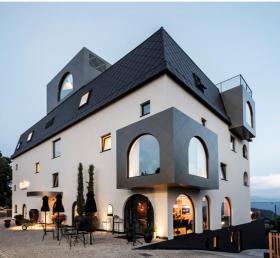 源于新艺术运动灵感：意大利拱门旅馆 / noa network of architec...