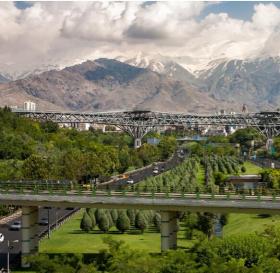 建筑化的桥梁—伊朗最大人行天桥Tabiat