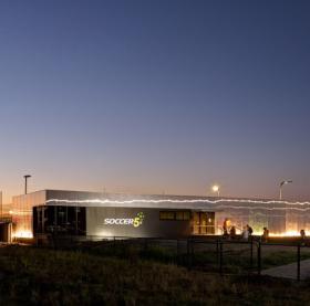Soccer5s体育会所，墨尔本 / Plus Architecture