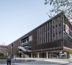 “水陆廊桥” —杭州运河旅游集散中心/ 浙江大学建筑设...