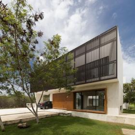 坎哈16号住宅：俯瞰高尔夫球场的大型社区 / Boyance Arquitectos