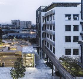 城市之中的一抹抹绿意：种植平台和体验馆 / 墨照建筑设...