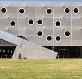澳洲新建的这座动物展示馆，能同时展览1800头牛