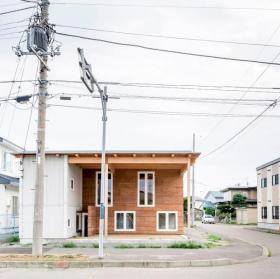 屋檐下，内外间 / 五十岚淳建筑设计