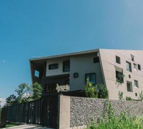 室外亦有墙，室内亦有树，室内or室外？傻傻分不清