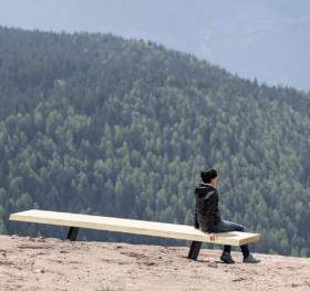 三座岩层 - “KNOTTNKINO³”休息区，意大利 / Messner Architects